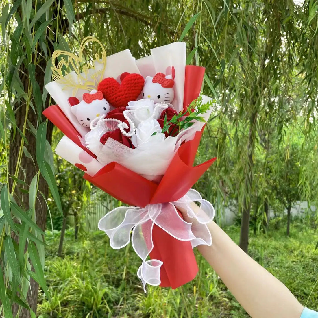Kawaii Hello Kitty Cat Doll Bouquet with Artificial Flowers – Cute Gift for Valentine’s Day