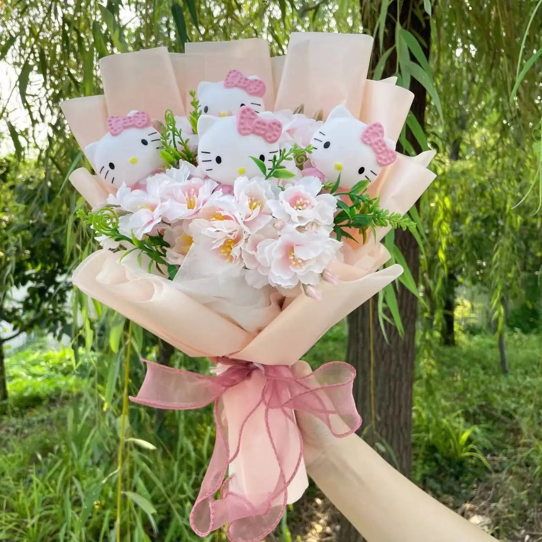 Kawaii Hello Kitty Cat Doll Bouquet with Artificial Flowers – Cute Gift for Valentine’s Day