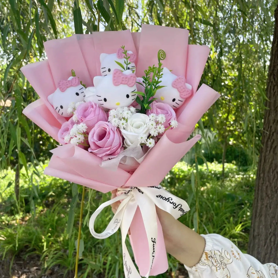 Kawaii Hello Kitty Cat Doll Bouquet with Artificial Flowers – Cute Gift for Valentine’s Day